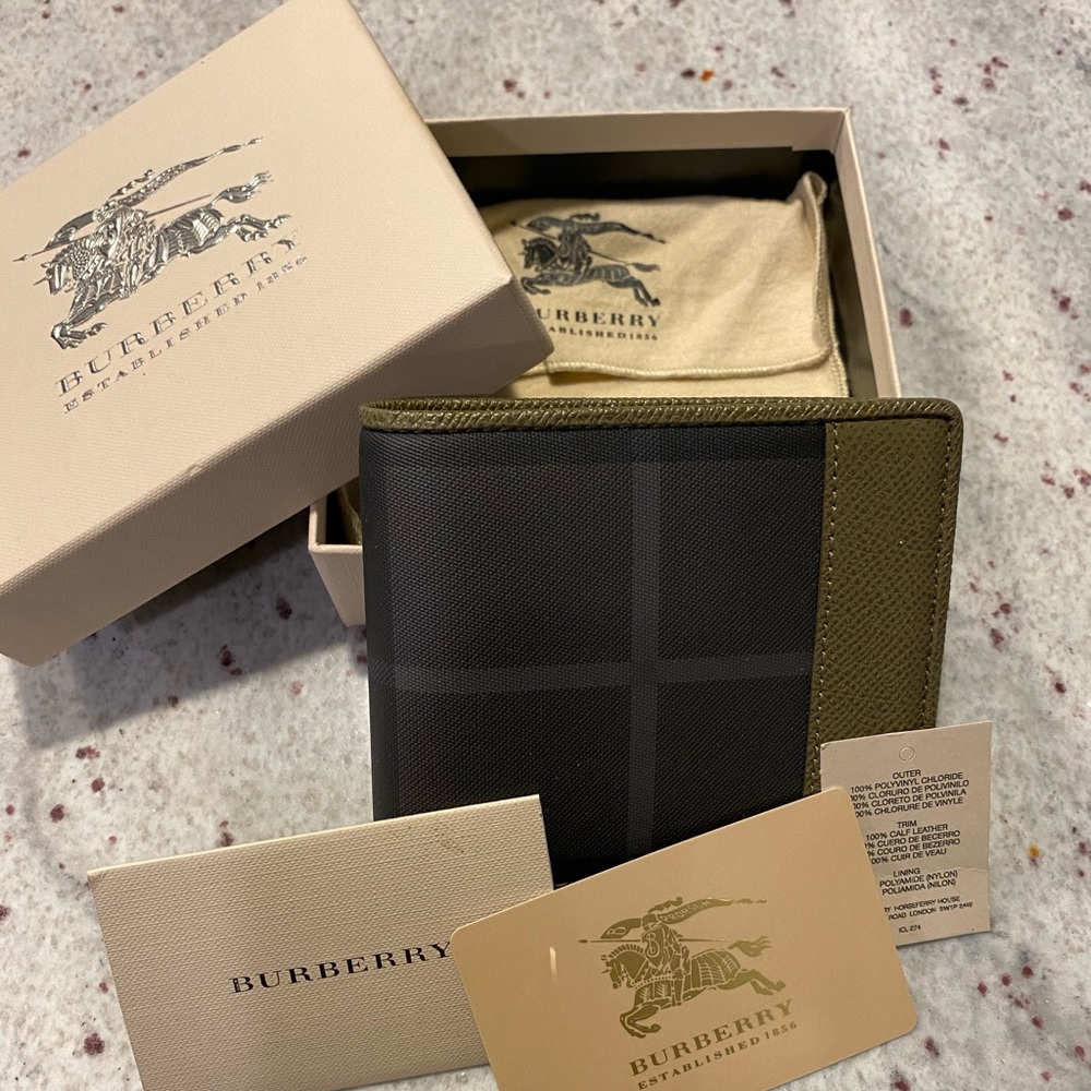 Authentic Burberry Men’s Wallet NWT